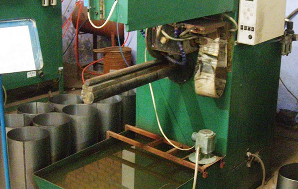 Straight line welder